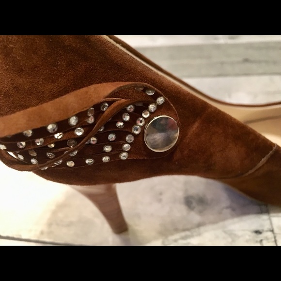 Jingpin soft leather embellished heels (new) - Picture 5 of 8